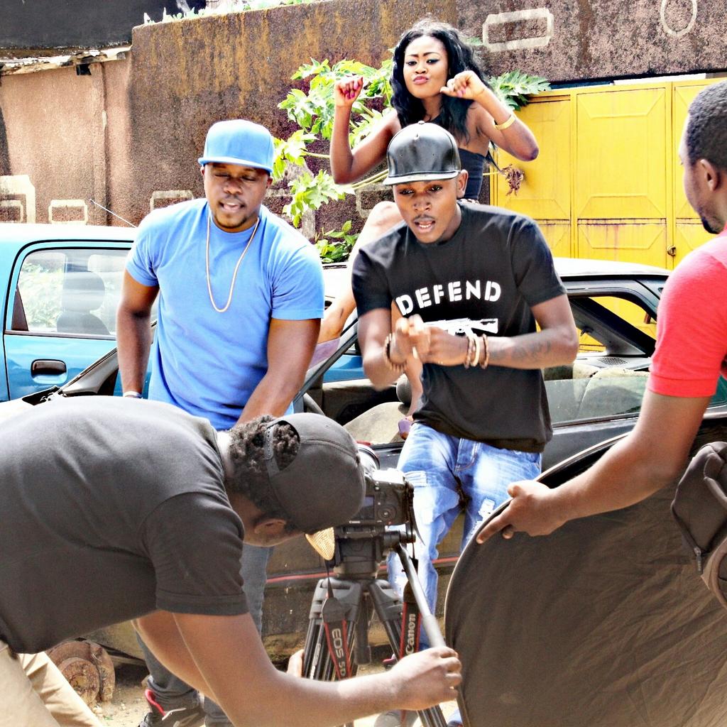 TebongAmbe's tweet photo. We will be realising Audio / Visuals for #DBOU (Remix) ft Duc Z same damn time🎬📺 http://t.co/JTVZrMlpqH