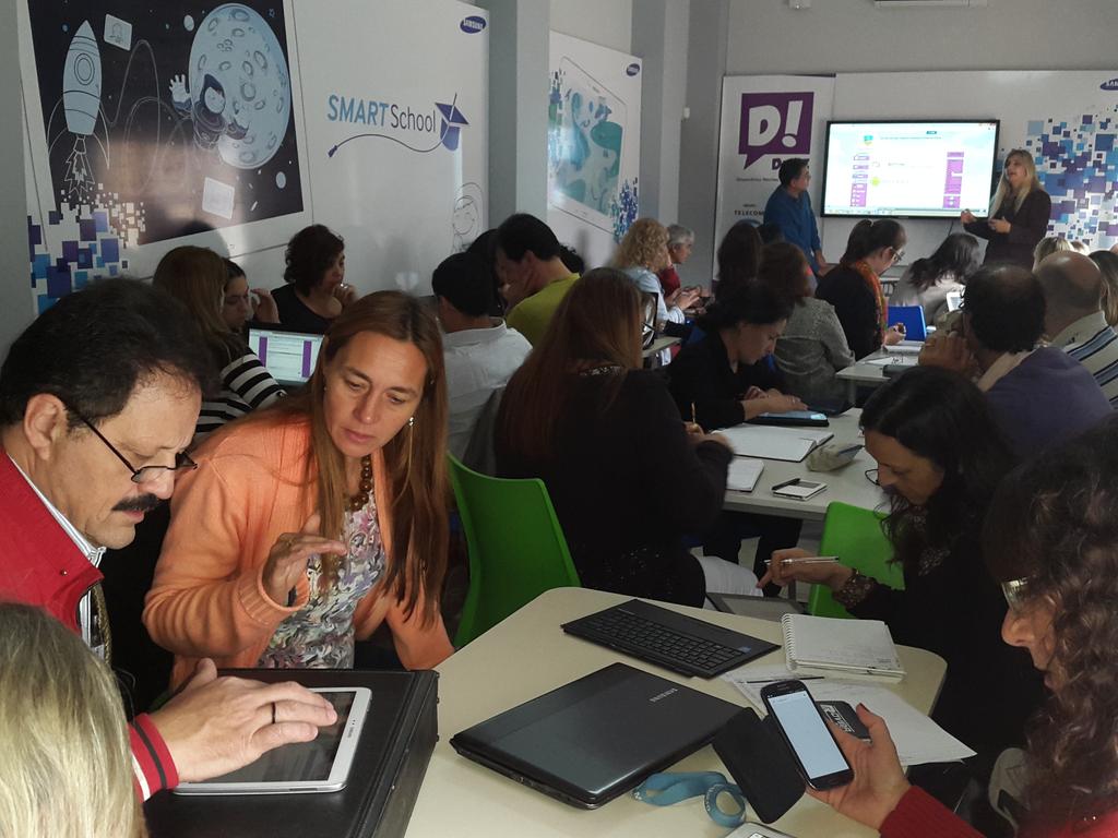 CCRTIC's tweet photo. Celulares y tabletas para educar más, mejor y distinto #DiMECF Formación de formadores http://t.co/QYtSMHbEgC
