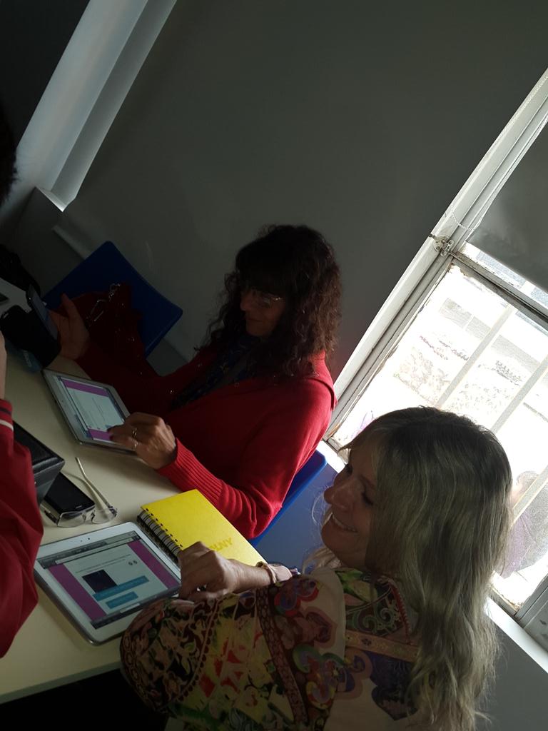 CCRTIC's tweet photo. Celulares y tabletas para educar más, mejor y distinto #DiMECF Formación de formadores http://t.co/QYtSMHbEgC