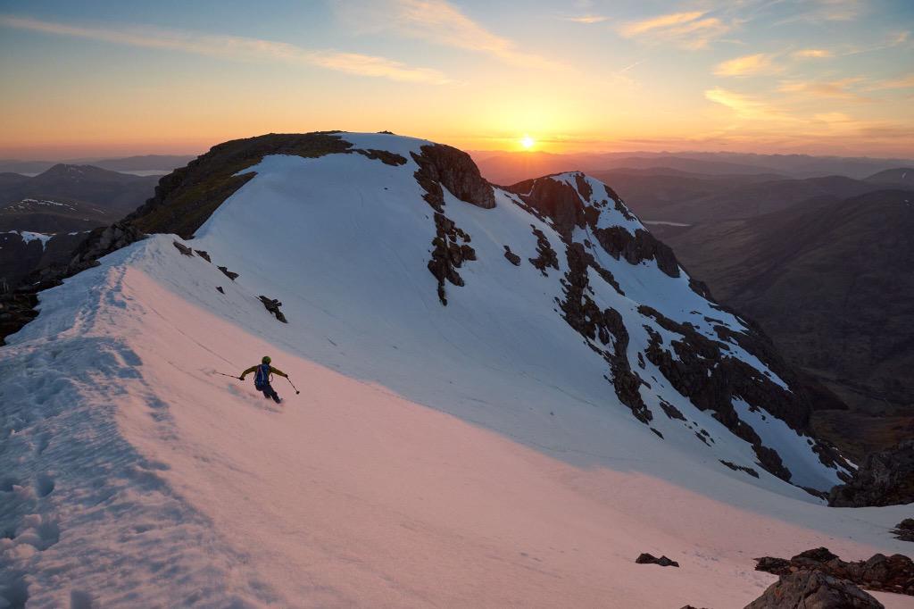 Last night on Bidean nam Bian, Hamish Frost and co. had an amazing after-work ski descent in mesmeric conditions.