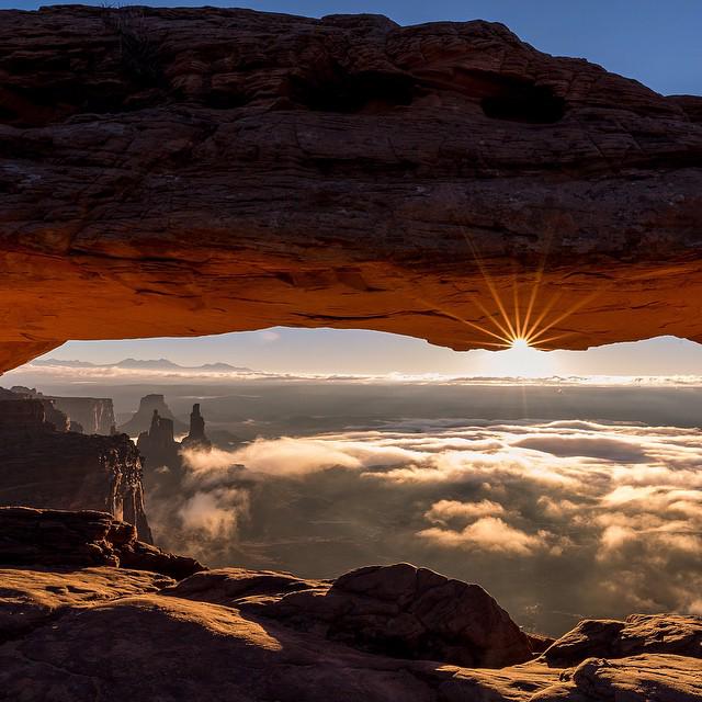 EarthPix's tweet photo. A sunrise at Mesa Arch in Canyonlands National Park, Utah | Photo by Quinn Jensen http://t.co/ehI84vGyqk