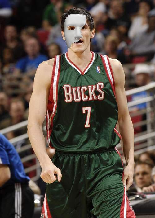 Happy birthday to Ersan Ilyasova. 
