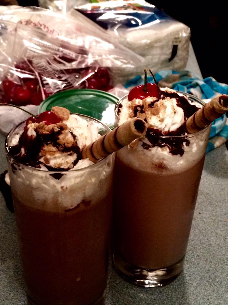 davethewavepark's tweet photo. Stooking with the David's @davewags224 #frappe #littlebitoflove http://t.co/kvvDRESJbJ