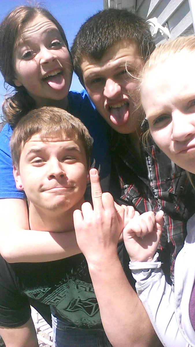 Ashlynhml's tweet photo. #squad @Brummond6372 http://t.co/AY5Af0rp38