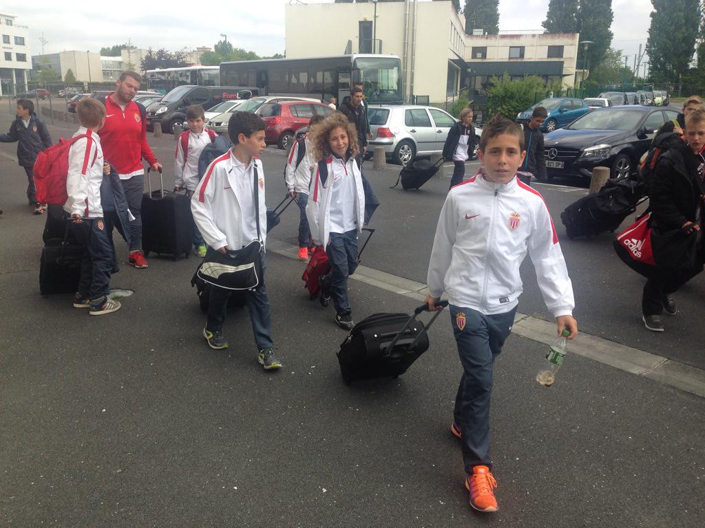 SMCaen's tweet photo. Les jeunes joueurs pour #Pingeon2015 viennent d'arriver @AS_Monaco @estac_officiel @girondins http://t.co/nPkv8gNki7