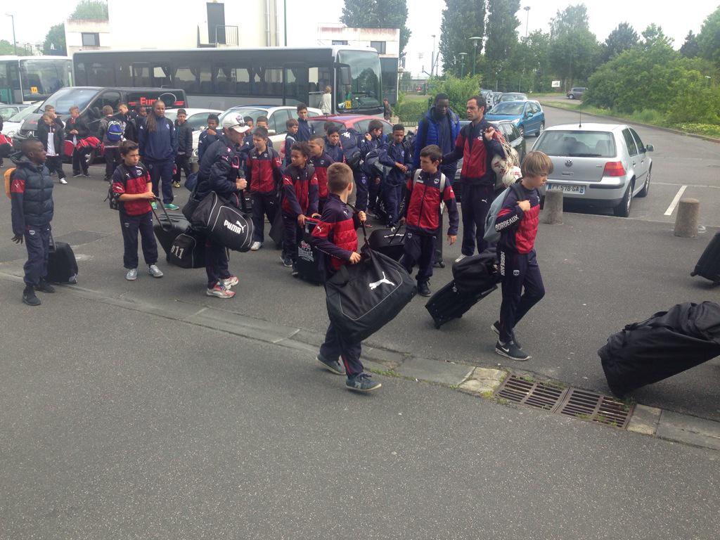 SMCaen's tweet photo. Les jeunes joueurs pour #Pingeon2015 viennent d'arriver @AS_Monaco @estac_officiel @girondins http://t.co/nPkv8gNki7
