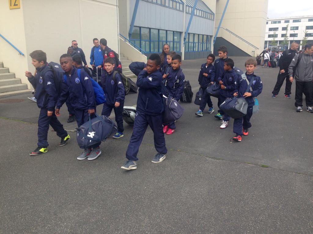 SMCaen's tweet photo. Les jeunes joueurs pour #Pingeon2015 viennent d'arriver @AS_Monaco @estac_officiel @girondins http://t.co/nPkv8gNki7