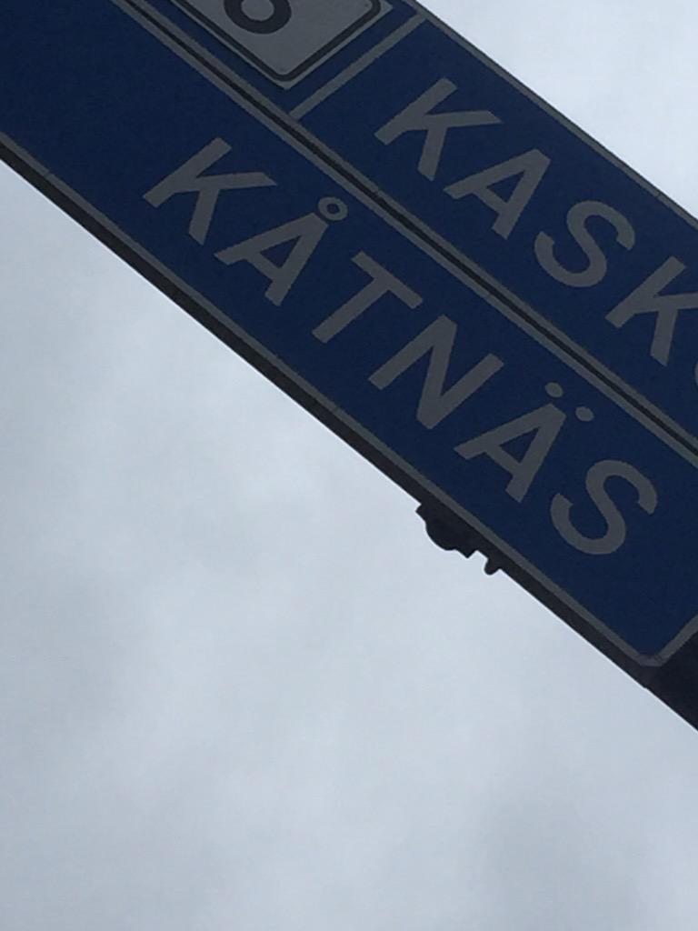Mark_Levengood's tweet photo. Det är lätt att skratta, och glömma att även i Kåtnäs bor vanligt folk som drömmer om stöna liv.
Förlåt, sköna liv. http://t.co/4qRSsLJpei