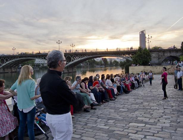 Siente_Sevilla's tweet photo. Disfruta de una atardecer de río y copla #ruta 'Sevilla y la copla' hoy a las 20 h. Reservas: 627165390 http://t.co/VQQCYYdINg