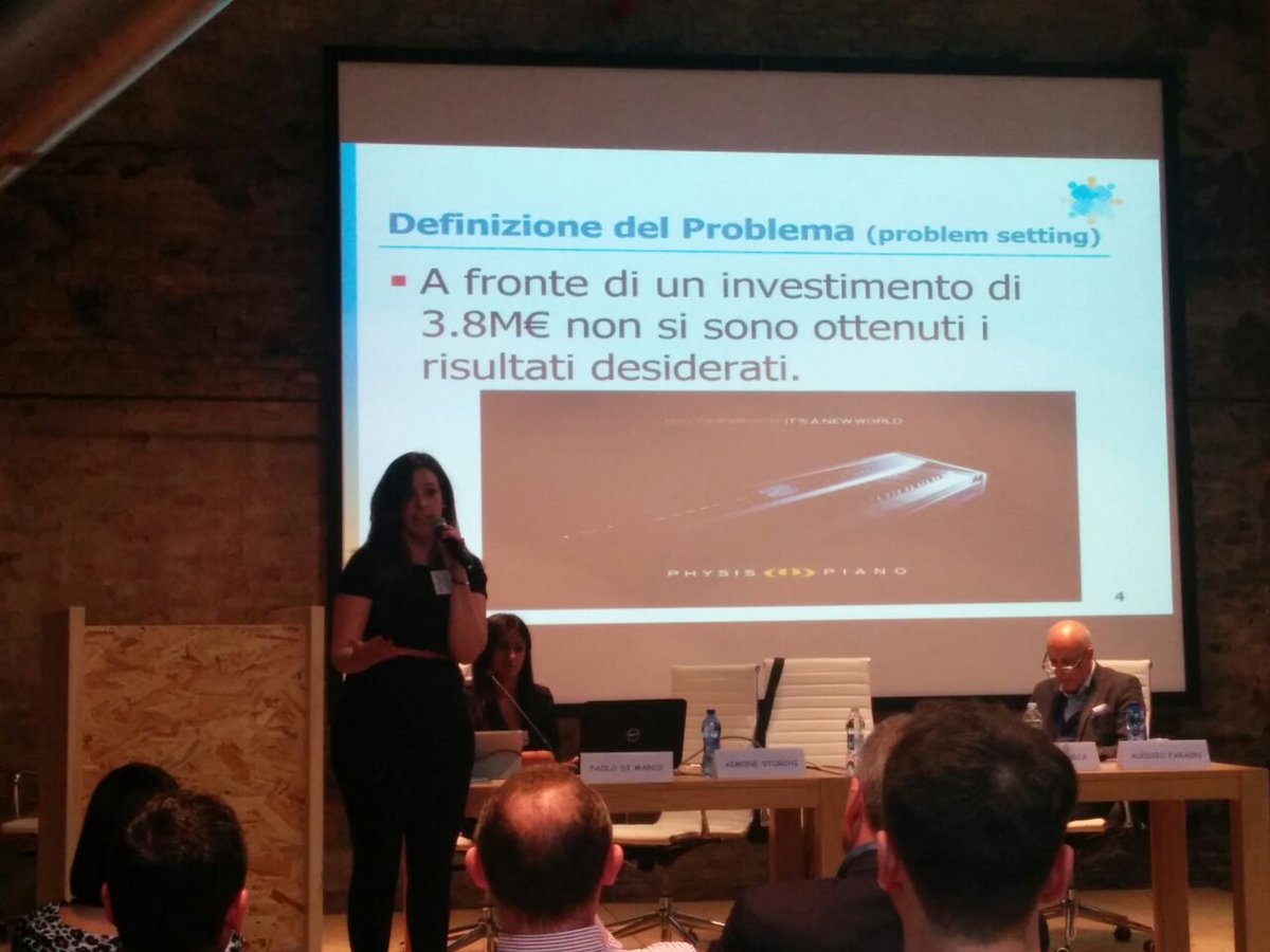 PeopleResolve's tweet photo. I vari tavoli espongono le soluzioni trovate in gruppo.
#PeopleResolve http://t.co/4ieQLYl6K1