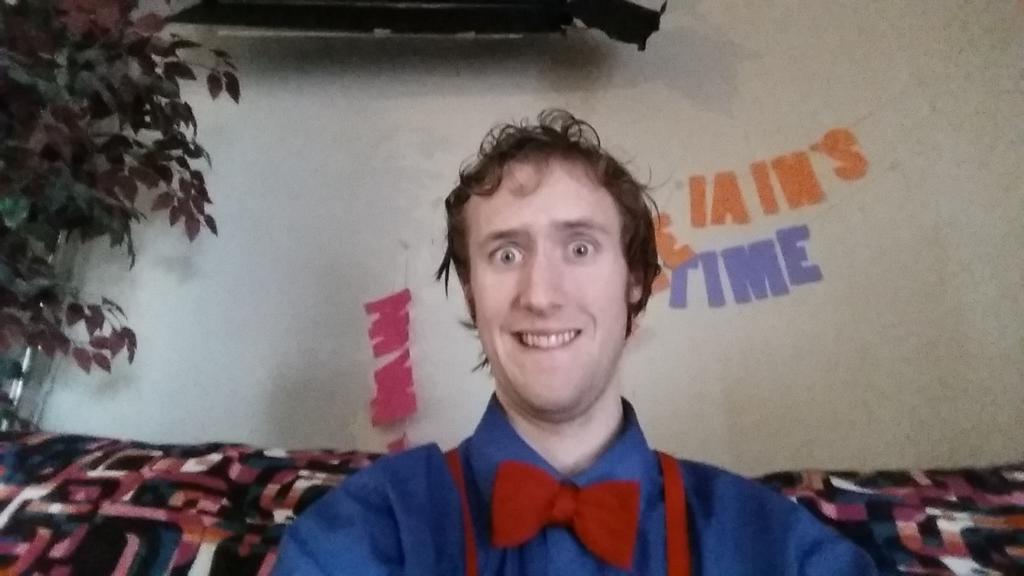 UncleIain's tweet photo. How's production going for #uncleiainsfuntimeanimationshow ? Peachy, thanks for asking! http://t.co/VKAGw93wtI