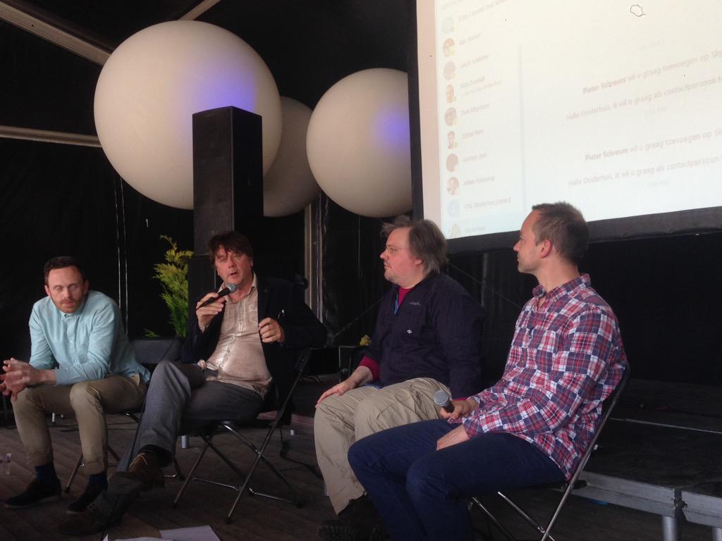 Rezonethegame's tweet photo. Smarcity, force or freedom? Servers als warmtepompen #rezone interessante discussie door @mdelange #boschshine http://t.co/rB6FsPVAKF