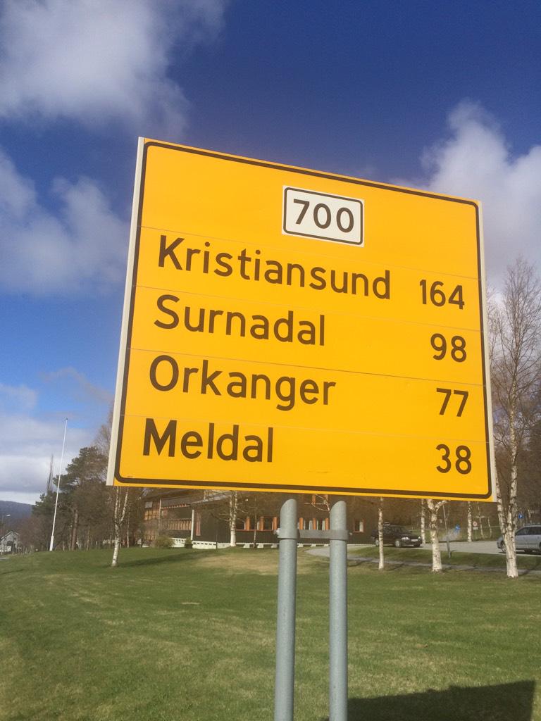 Gilsern's tweet photo. Det blir mil av slikt, når hovedfarts åra til KSU er fysisk stengt for syklister, blir det store omveier http://t.co/zdTEE7L7tn