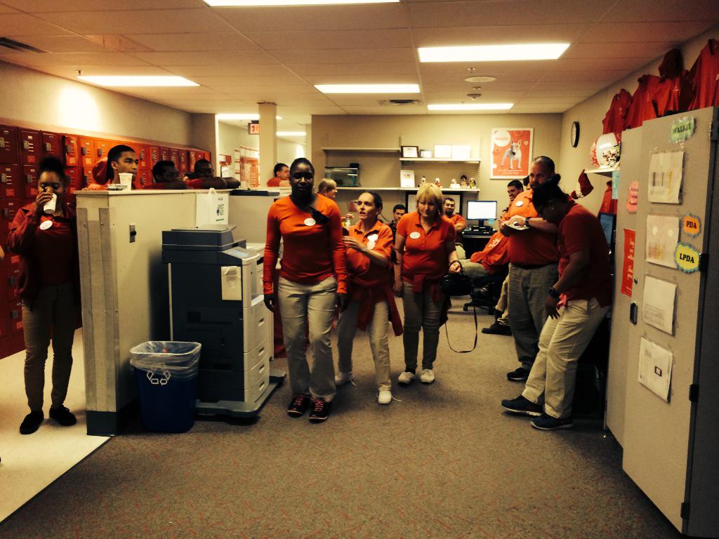 T2104 Shoe Fly Shoe minute to win it #boyswin #funevent <a href="/DaneiaSimms/">Daneia Simms</a> @JennaWalker422 <a href="/LaurenBugayHess/">Lauren</a>