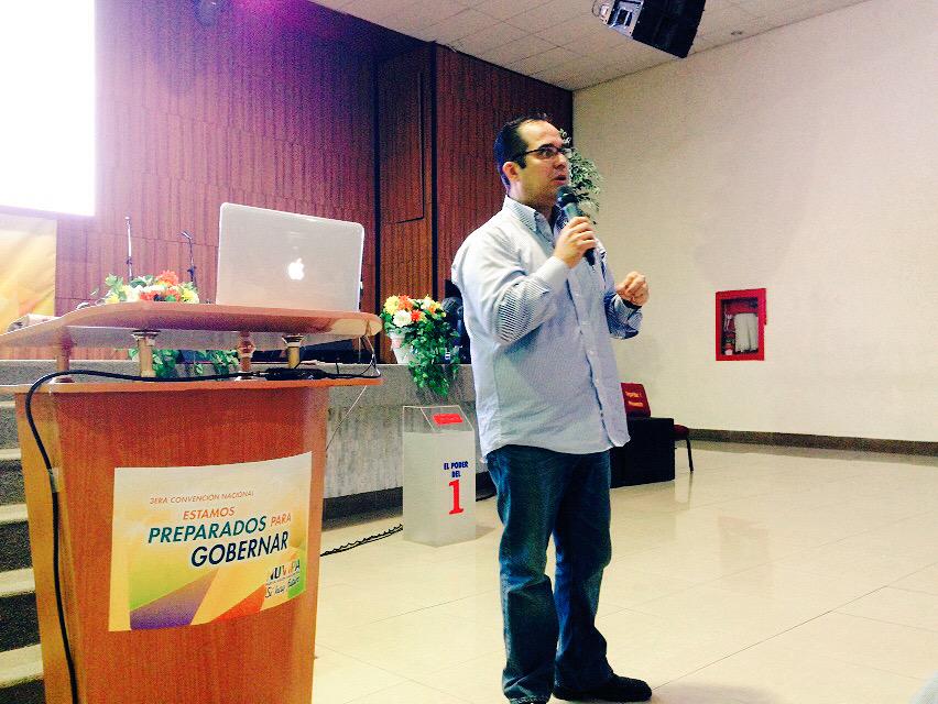 NUVIPAenBolivar's tweet photo. El Lic. Nelson Mendoza arranca con la primera conferencia: Ingeniería Electoral para Triunfar. #ConvenciónNacional http://t.co/YPSXmM4LCP