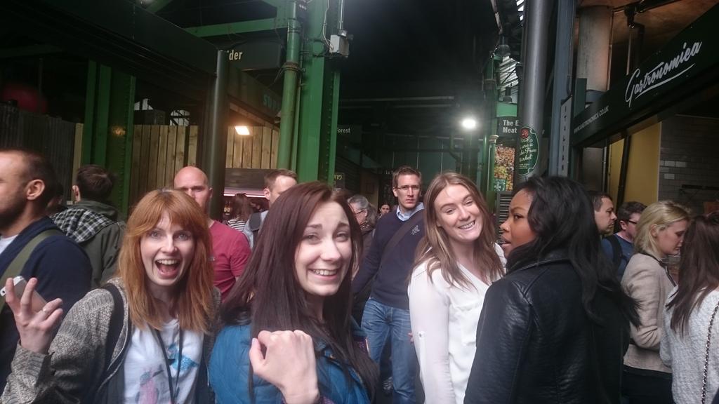 KimbobFR's tweet image. Happy Friday! @Rocket_network went to Borough market for lunch 🍴👌🐷