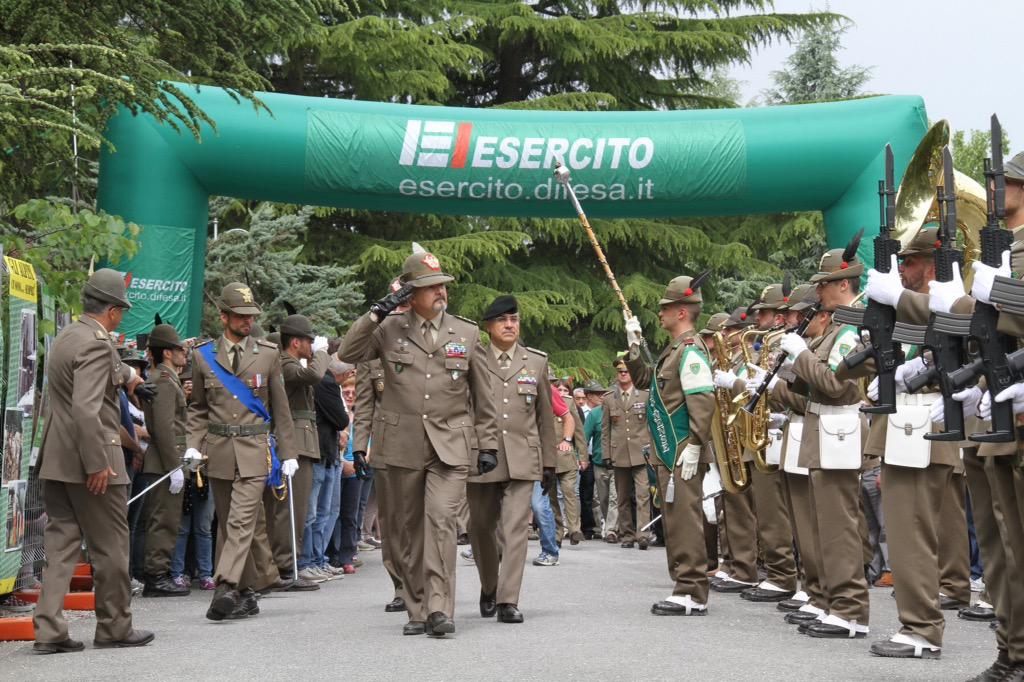 ana_web's tweet photo. Alpini in armi e in congedo insieme, alla Adunata inaugurata la cittadella militare #alpiniadunata2015 http://t.co/EZ7FTgh6rC