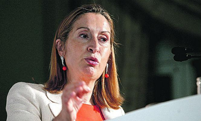 elEconomistaes's tweet photo. Fomento confirma que el modelo del AVE ha sido "el despilfarro" http://t.co/617iLmiC9k http://t.co/1wpP9A4KM2