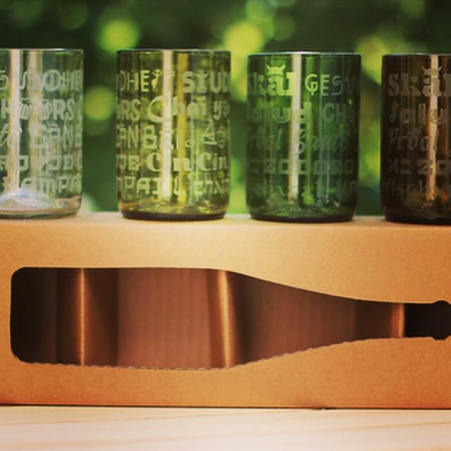 Espacio_B's tweet photo. Salud! Comparte con tus amigos con estos vasos hechos a partir de botellas de vino! #reuti… http://t.co/pVKew5MoZv http://t.co/3XOwyv57pk