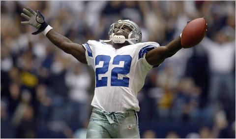 Happy 46th Birthday to Emmitt Smith. Shown here after breaking the NFL Rush Record, 1995.  