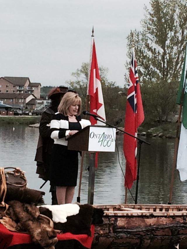 ontario400's tweet photo. La ministre @m_meilleur: 1,4 millions $ à la Ville de Penetanguishene pour son projet de parc #On400 #Onfr http://t.co/gHzumgRxph