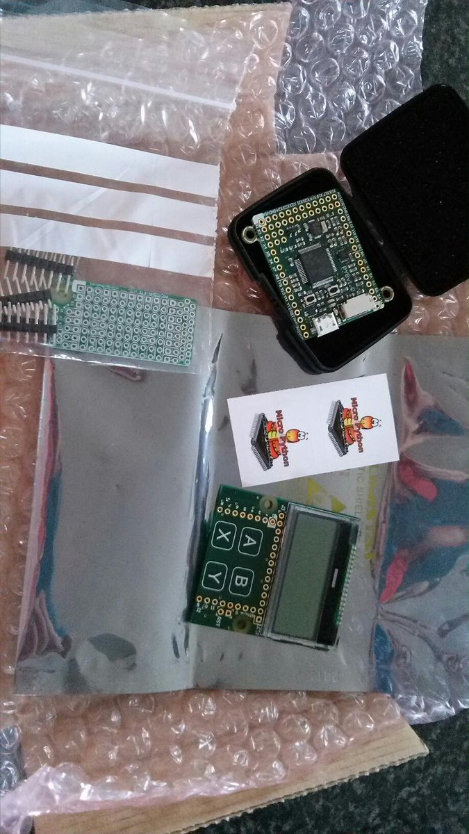 pazourek's tweet image. #pyBoard #microPython je doma :)
