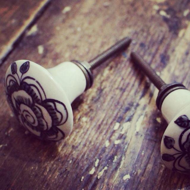 fever_house's tweet photo. Why not update a tired piece of furniture easily with some of these lovely door knobs? http://t.co/SlJsgxKHOH