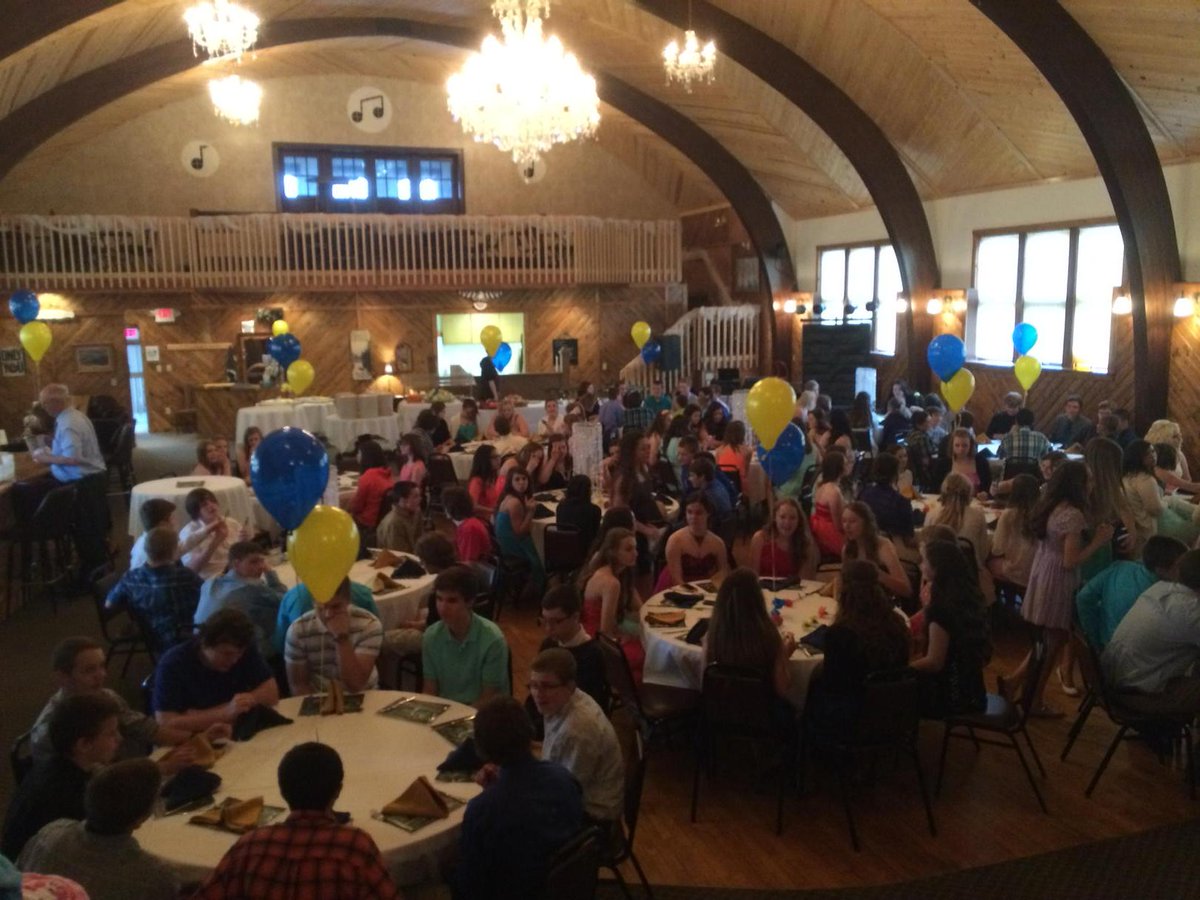 dholmes91's tweet photo. Kingsford Middle School 8th Grade Dinner Dance 2015 http://t.co/ly4Am2yyYs
