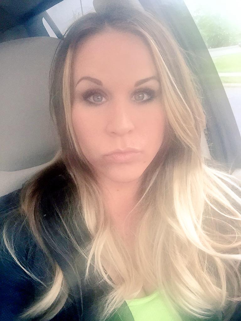krista_larson23's tweet photo. 😏 http://t.co/UhfHOHdENe