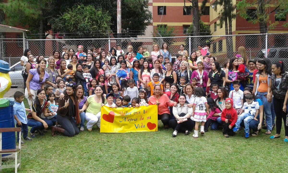 #EscuelayFamiliaConAmor GRACIAS  PADRE AMADO  POR  PERMITIR  ESTA  CELEBRACION EN  FAMILIA.