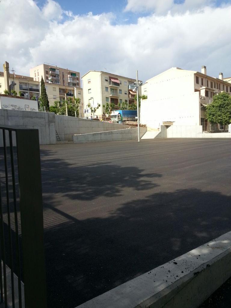 perepares's tweet photo. L'aparcament gratuït del c/Sevilla agafa forma. Les obres van a bon rime #elmasnou #somgentcomtu http://t.co/WSnikQkUZX