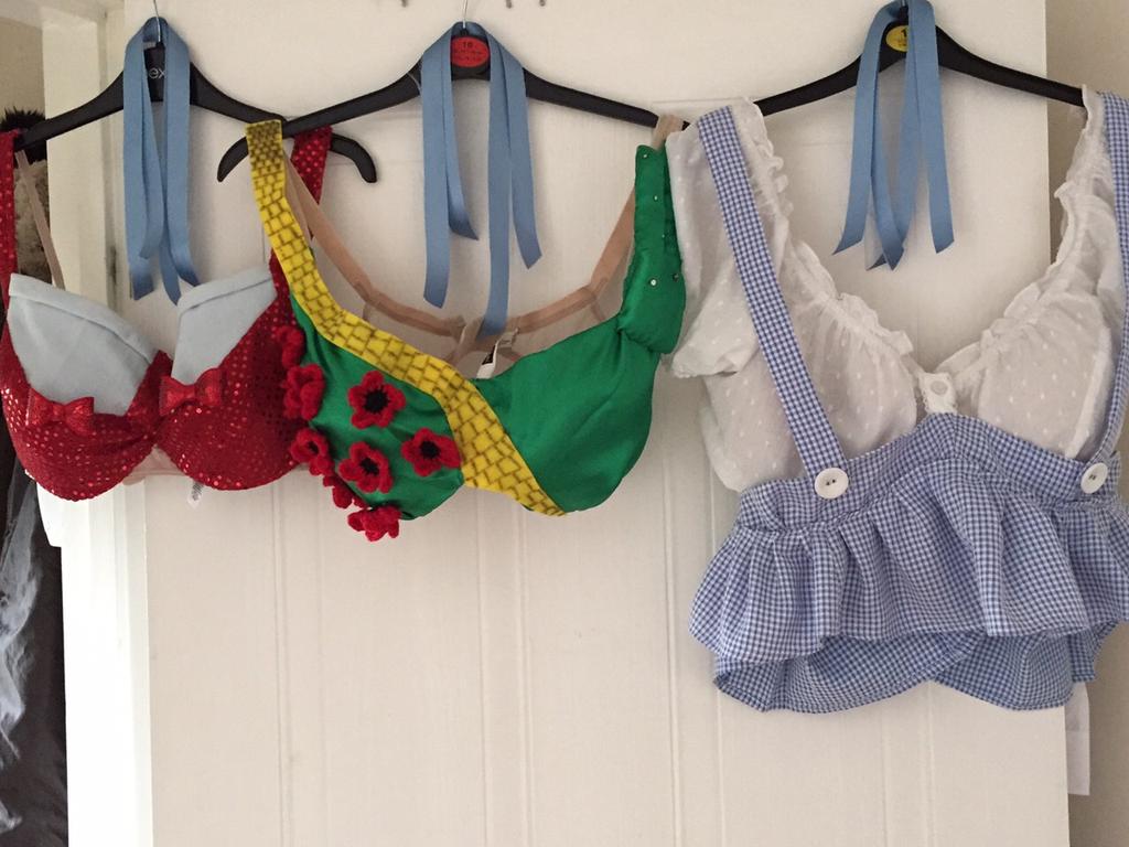 1974taylor's tweet photo. Bras all ready for tomorrow's @WalktheWalk #MoonWalk2015 #WizardofOz http://t.co/vGvDIGeUER