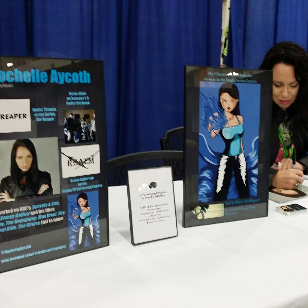 Ravens_Fire_'s tweet photo. #XCONMB #reaptv #Reapsters signing autographs. #actress #humbled http://t.co/iClLgwmHav