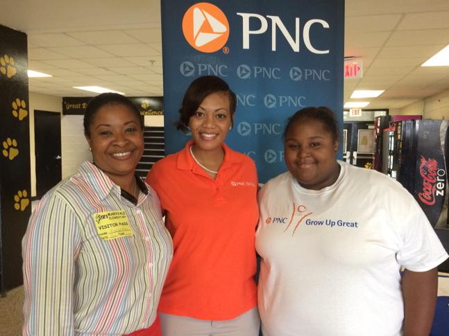 Careertechmob's tweet image. Monique Ray, Academy Sp., PNC Bank Rep Danisha Maye
and student Diyonne Summers open student bank at Williamson HS