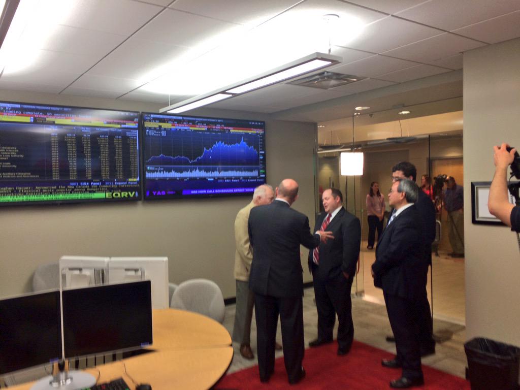 DrChuckAmbrose's tweet image. @Harmon_College celebrates new Donn G Forbes Center for Financial Serivces - WOW what a great gift! #EngageLearning