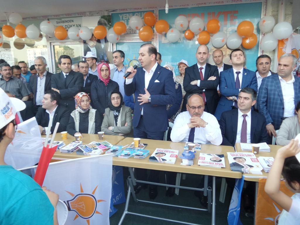 AkUmraniye's tweet photo. Mv.Adayimiz @yildirimhursit  Armağanevler Mah.SkmAçılışında hitapEdiyor @SelimTemurci @ESEDATCAKIROGLU  @Hasan_Cann http://t.co/uipz4sIBna