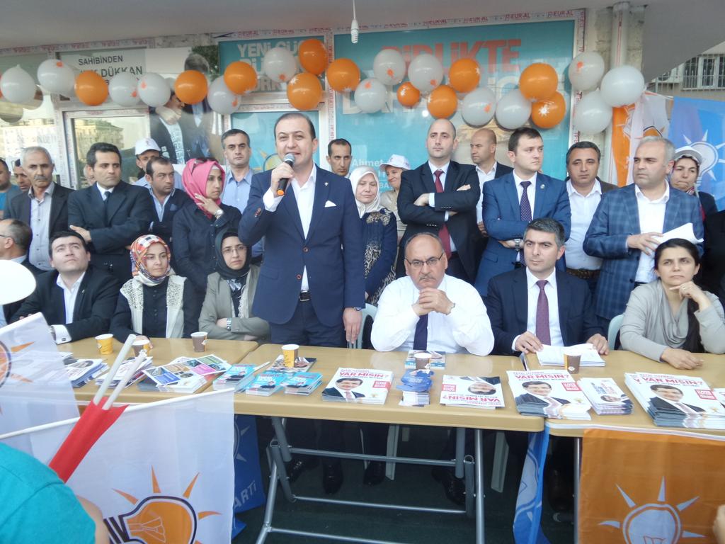AkUmraniye's tweet photo. Mv.Adayimiz @yildirimhursit  Armağanevler Mah.SkmAçılışında hitapEdiyor @SelimTemurci @ESEDATCAKIROGLU  @Hasan_Cann http://t.co/uipz4sIBna