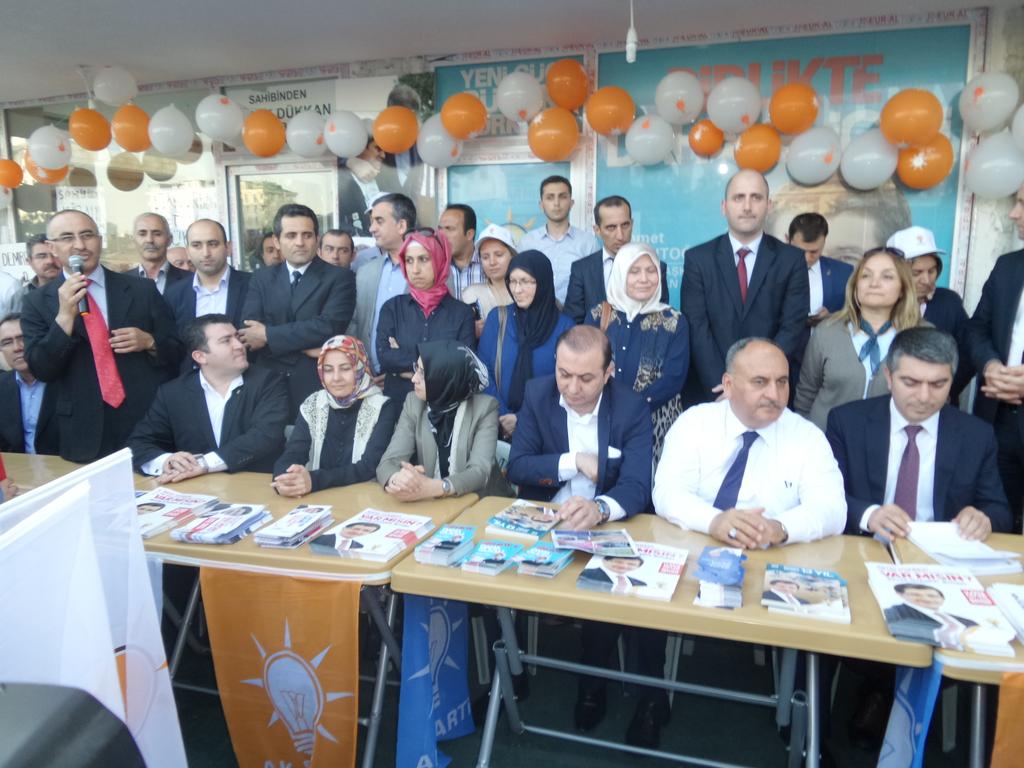 AkUmraniye's tweet photo. Mv.Adayimiz @yildirimhursit  Armağanevler Mah.SkmAçılışında hitapEdiyor @SelimTemurci @ESEDATCAKIROGLU  @Hasan_Cann http://t.co/uipz4sIBna