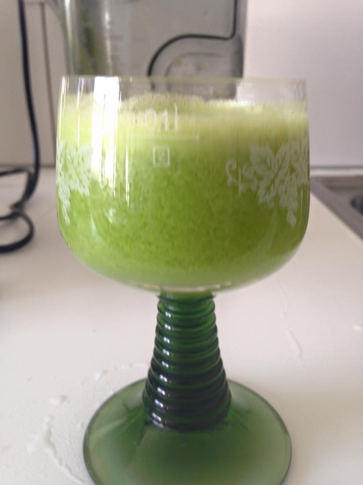 benaroberts's tweet image. My #greenjuice #eatclean today.. In a wine glass ...of course! #metaplastic #cancer