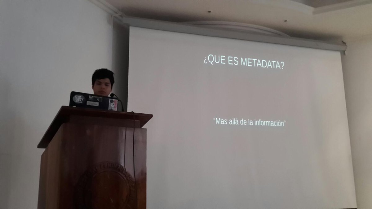 SecurityEc's tweet photo. @_JavierJB... parte del equipo #SecurityEc... en su ponencia en el @CryptoPartyEc... en la península http://t.co/0rSWaZMlGz