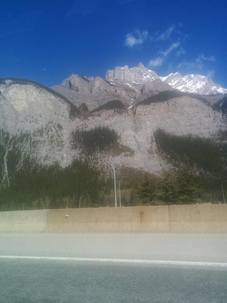 sunweaver1's tweet photo. Heading to mountains. Place of power http://t.co/6JFcttPmVz
