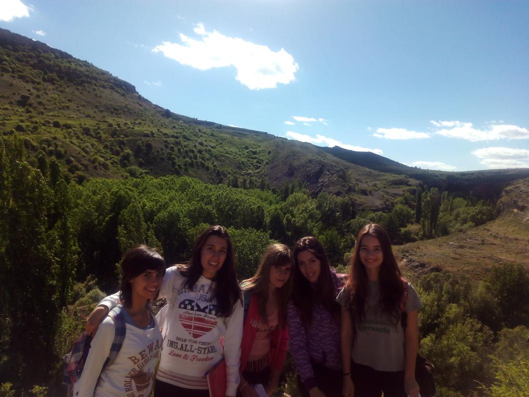 LMC_95's tweet photo. Prácticas en Sepúlveda con mis biólogas 💞  🌱🌷🌳🌾 🙌 http://t.co/gdNqZ9zdBr