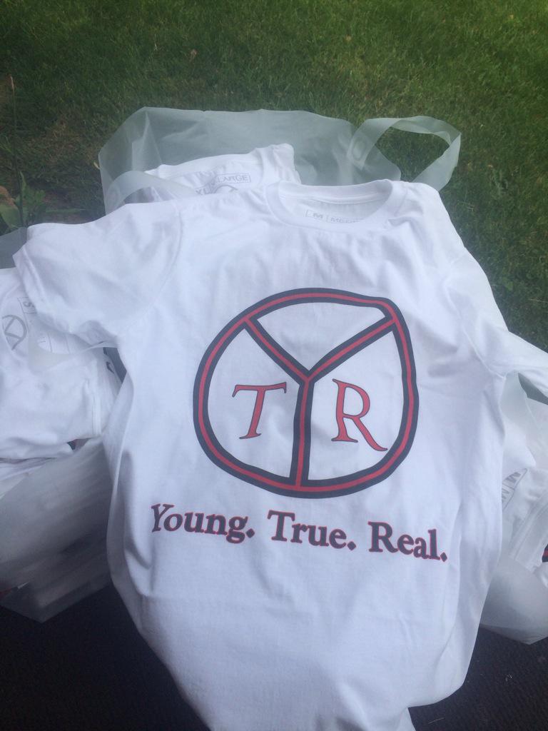 YoungTrueReal's tweet photo. First shirts are ready for a release date #Staytuned #Comingsoon #Fireshit 🔥 http://t.co/mE6Snrlw5b