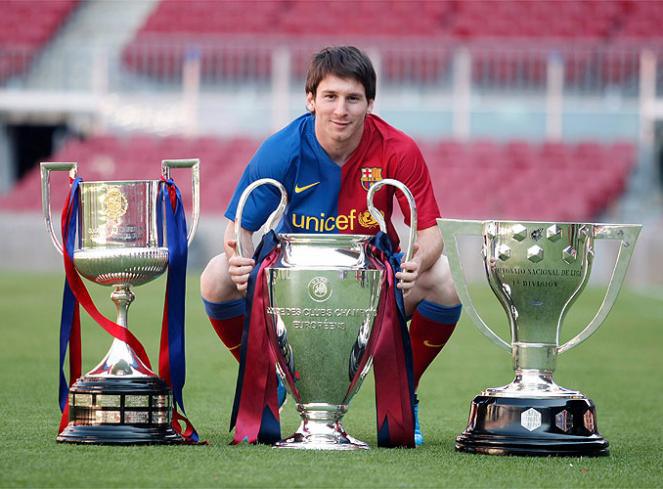FichajesDigital's tweet photo. Luis Enrique abraza el triplete http://t.co/BYghHulxR6 #futbol http://t.co/JDX4ffhhUp