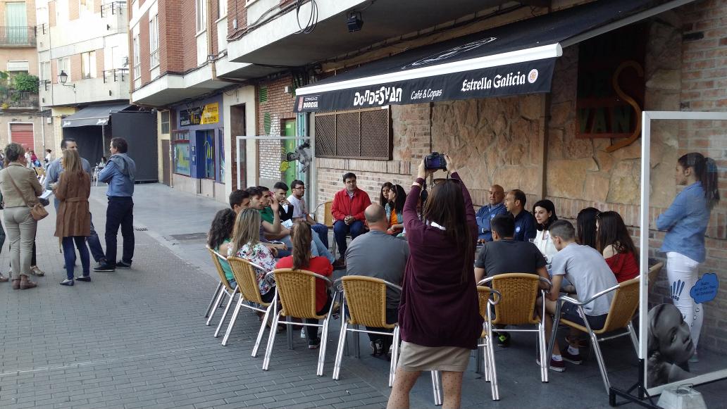 COPASDONDESVAN's tweet photo. Buena tarde en DON DES VAN con buena compañía! !!! http://t.co/i3rf3LorRw
