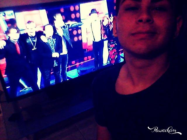 Simousi99's tweet image. Mi sto rifiutando di dormire perché voglio sapere chi viene eliminato del team pelù ahah
#tvoi #telfie #mazzisonno