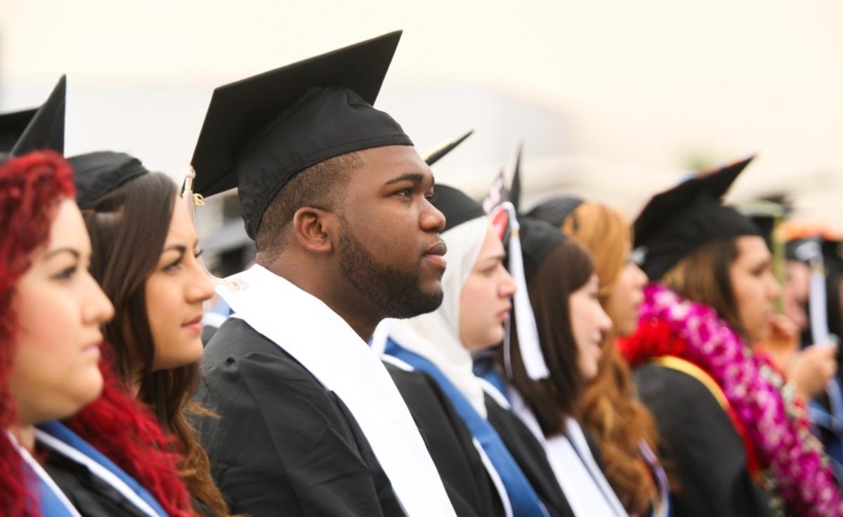 csufbusiness's tweet photo. @csuf Initial Cohort of #Mihaylo #OnlineBA Degree Students Prepares for Graduation! http://t.co/qqHo6LrukI #Titans http://t.co/HL5Jo1ydIx