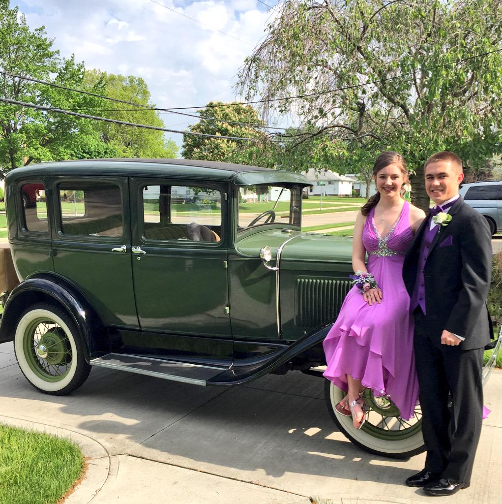 Buckeye_Classic's tweet photo. #BCL doesn't just do weddings...we love proms too! #216 http://t.co/73lbXoH6tA