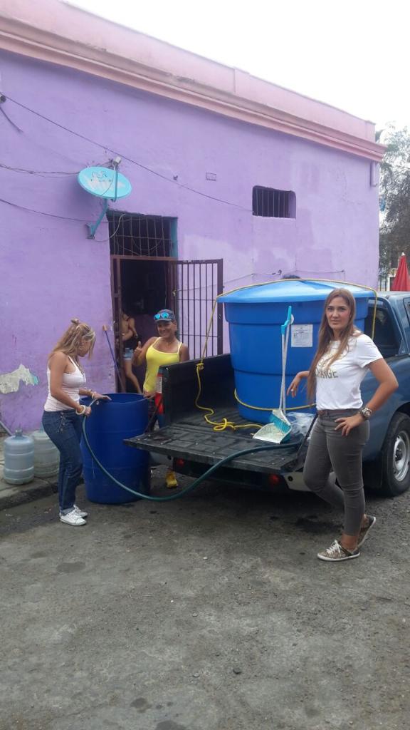 InfraPtoC's tweet photo. Atendiendo las comunidades más necesitadas, unidad de apoyo en Casco Histórico de la ciudad @rafaellacava10 http://t.co/edqagNk51q