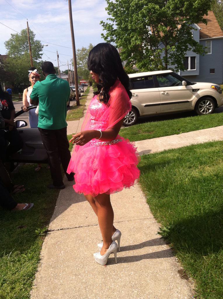 badgalroni_'s tweet photo. #Prom2k15🔪 http://t.co/7E6eparlnp